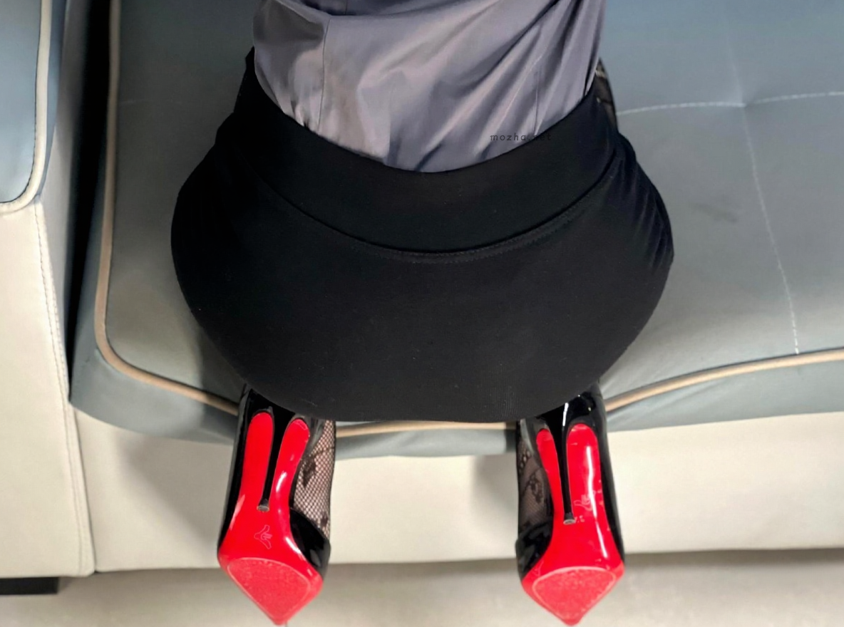 白龙猫女 – 大蟒蛇【24P】